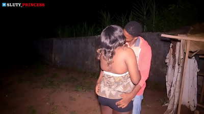 క్లబ్లోని బొద్దుగా ఉండే అమ్మాయితో వీధి శృంగారం మరియు హాట్ సెక్స్